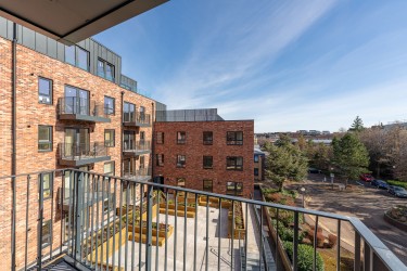 CDA 67 St Bernards Edinburgh courtyard 001 web