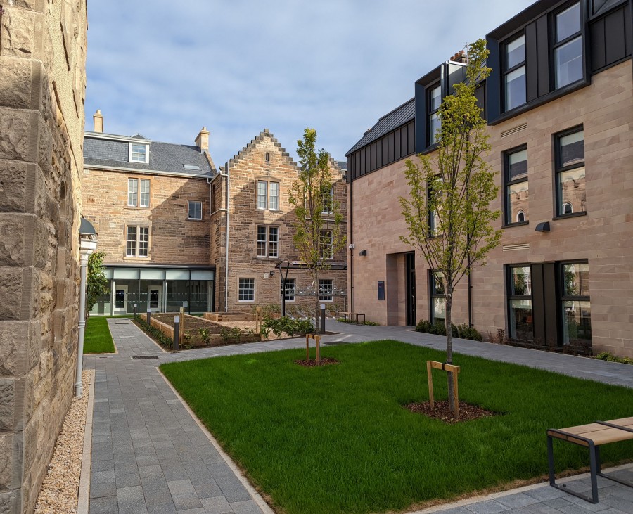 PXL 20220831 083438368