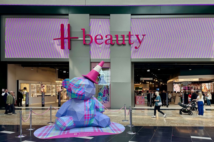 Harrods H Beauty Silverburn Workman photo 4032px 300dpi