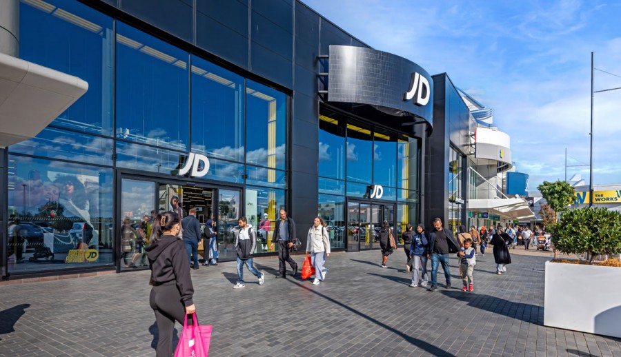JD Sports image from GallionsReach Leasing 171125